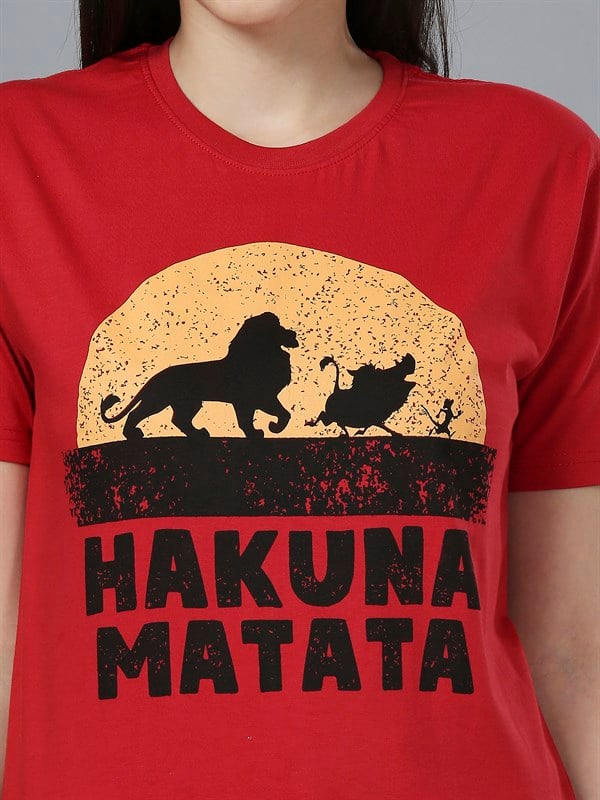 https://www.redwolf.in/image/cache/catalog/t-shirts/photos/the-lion-king-hakuna-matata-t-shirt-female-model-4-600x800.jpg?m=1712131297